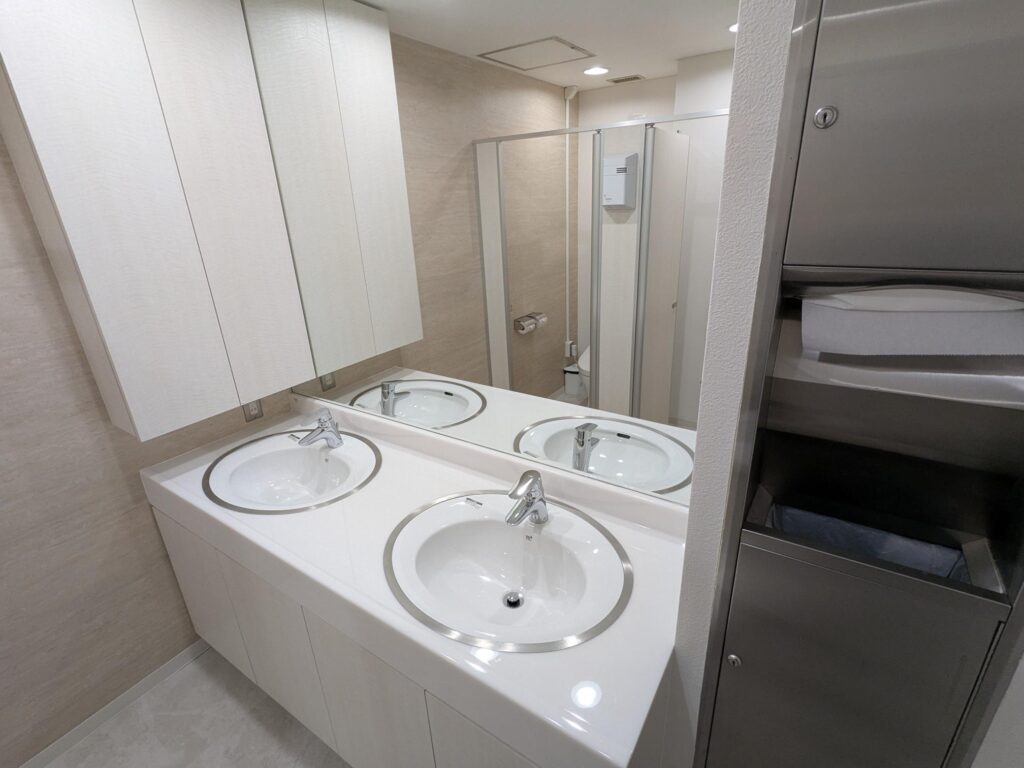 Facilities of a commercial building located in Nishi Shinbashi managed by PDFM