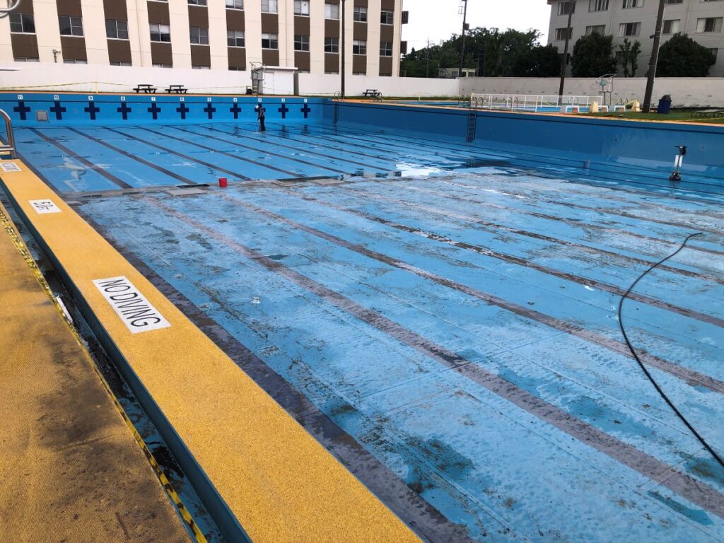 An image of a swimming pool of buildings and incidental facilities in the U.S. Navy Air Facility Atsugi managed by PDFM